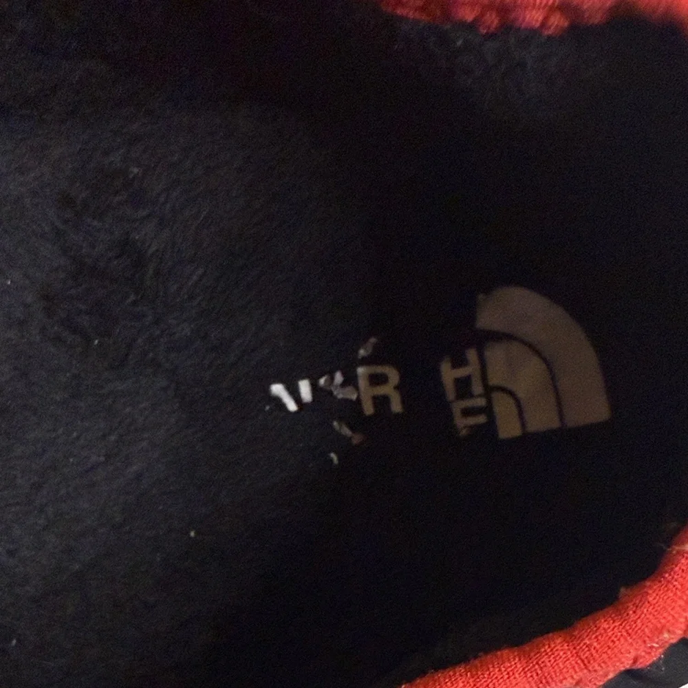 The North Face Men’s ThermoBall Traction Mule V Slip-ons black toss print